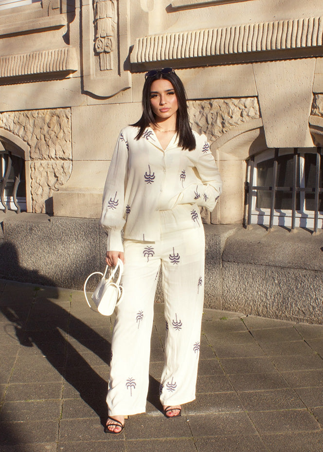 Bestickter Zweiteiler