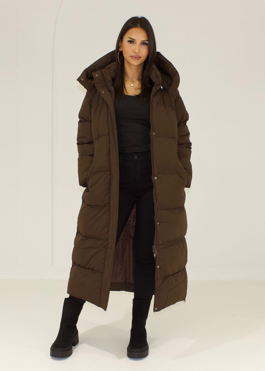 Langer Steppmantel mit Kapuze