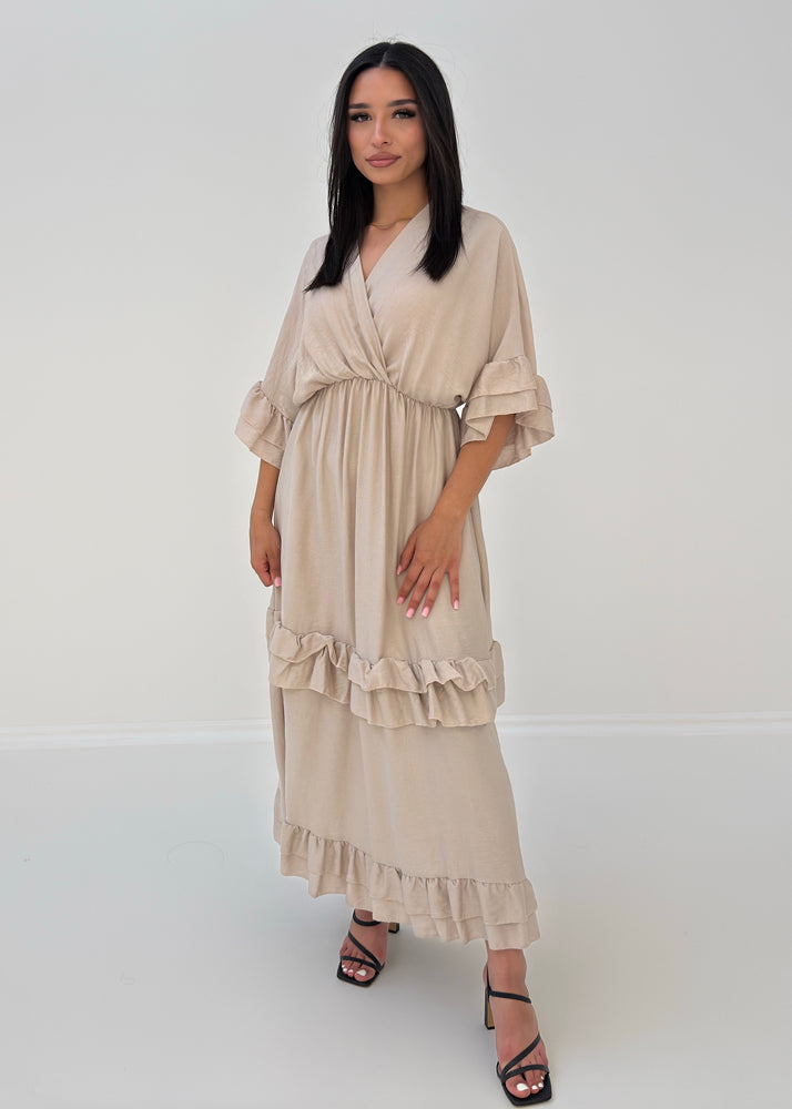 Langes Kleid mit Rüschen