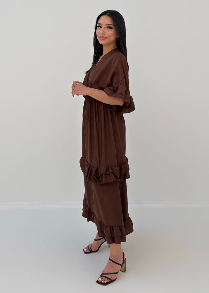 Langes Kleid mit Rüschen