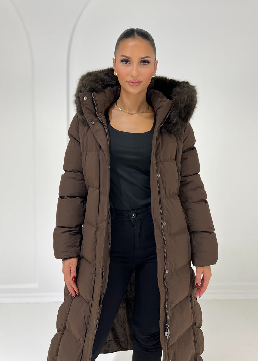 Langer Steppmantel mit Kunstfellkapuze