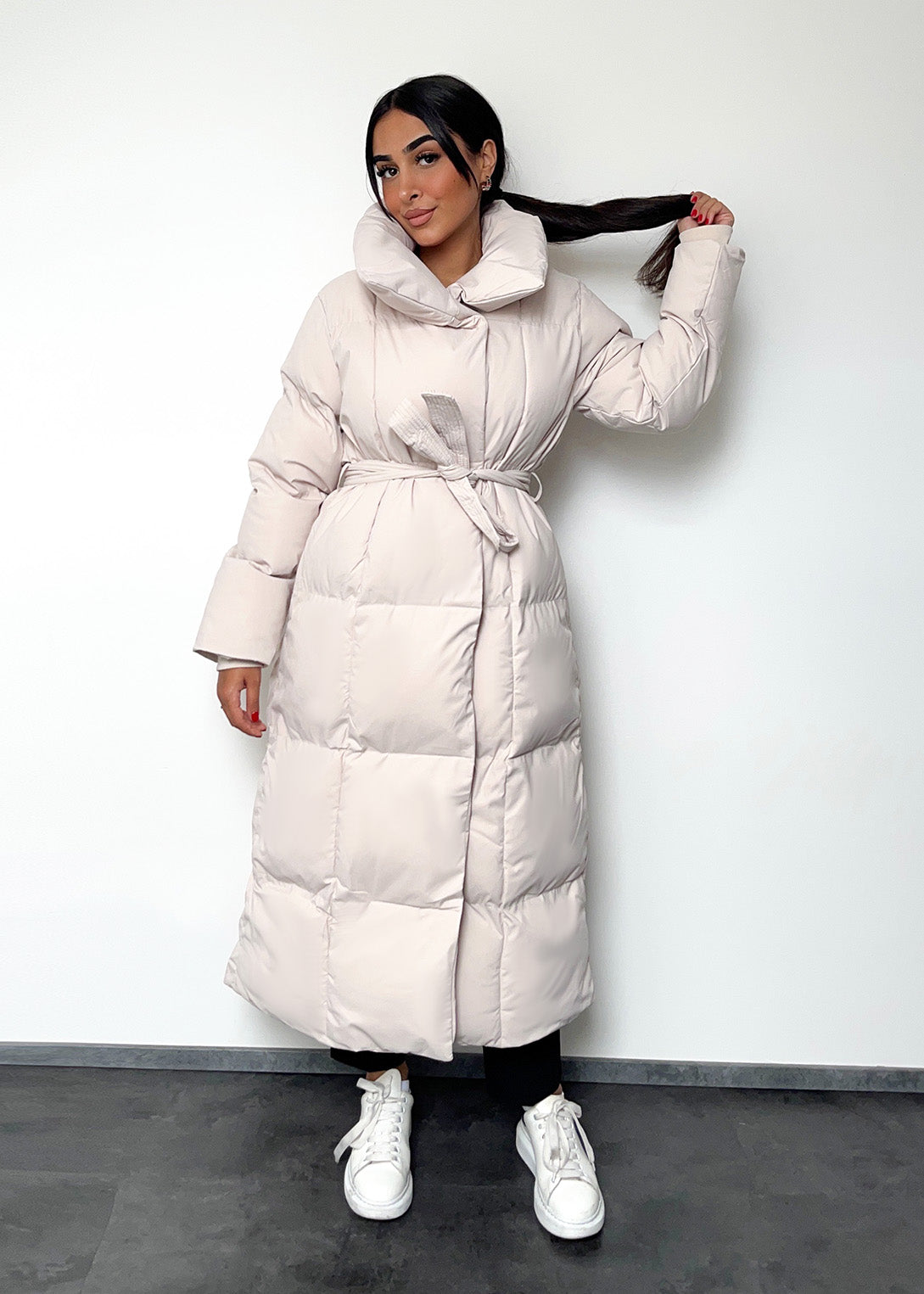 Lange Winterjacke in Beige 🛍️ Mit Gürtel Stehkragen NAHA