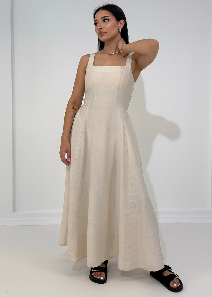 Langes Sommerkleid mit eckigem Ausschnitt