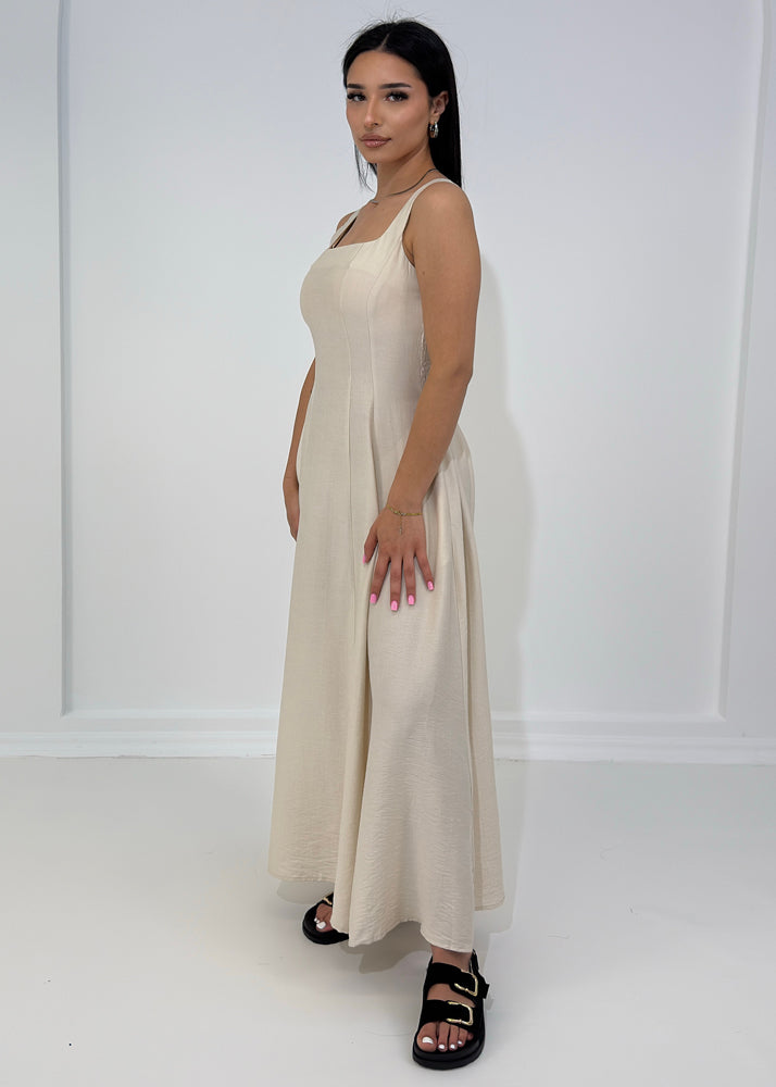 Langes Sommerkleid mit eckigem Ausschnitt