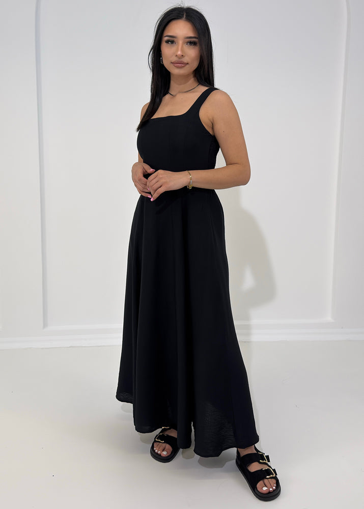 Langes Sommerkleid mit eckigem Ausschnitt