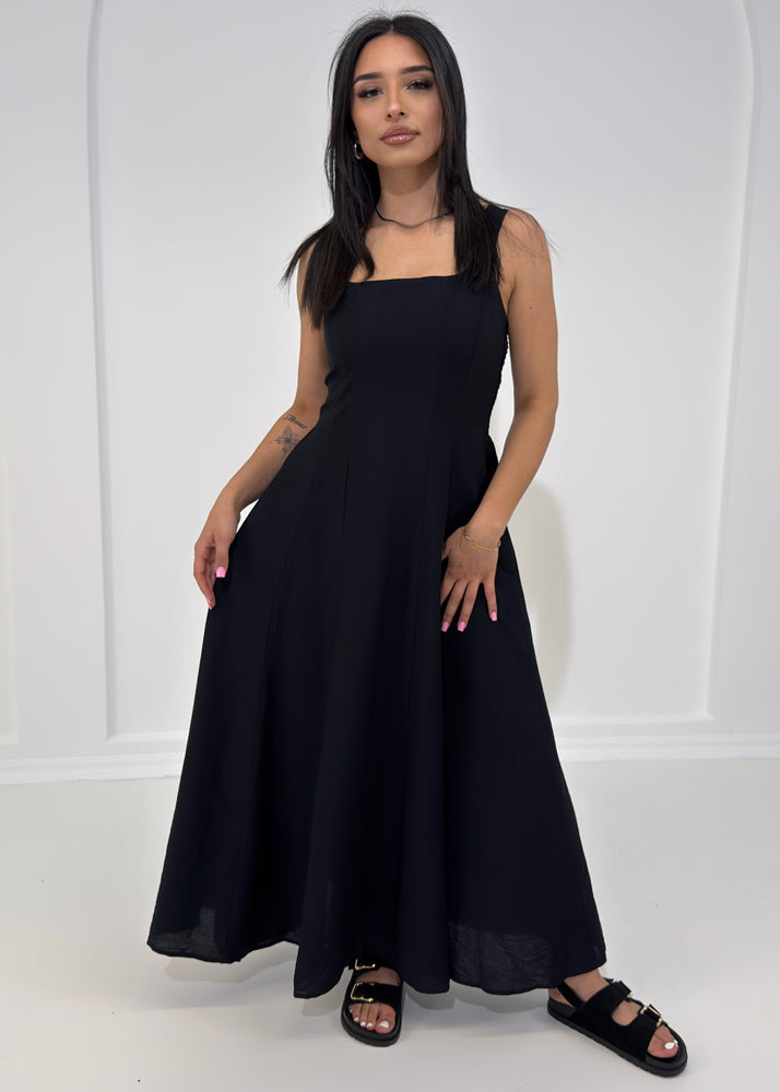 Langes Sommerkleid mit eckigem Ausschnitt