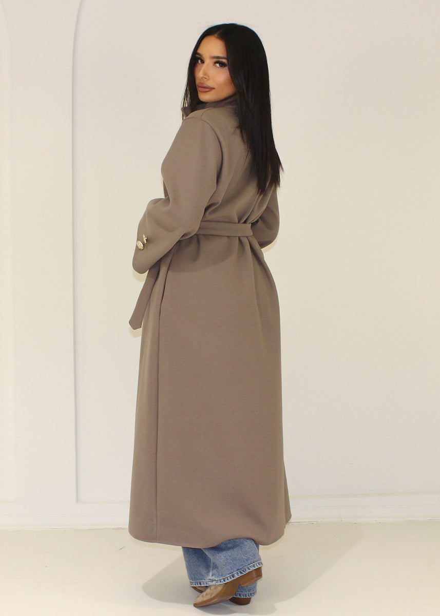 Langer Mantel mit Stehkragen