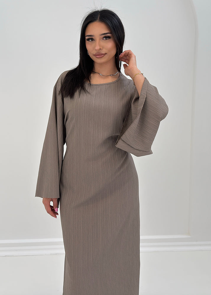 Maxikleid mit Taillenbindung