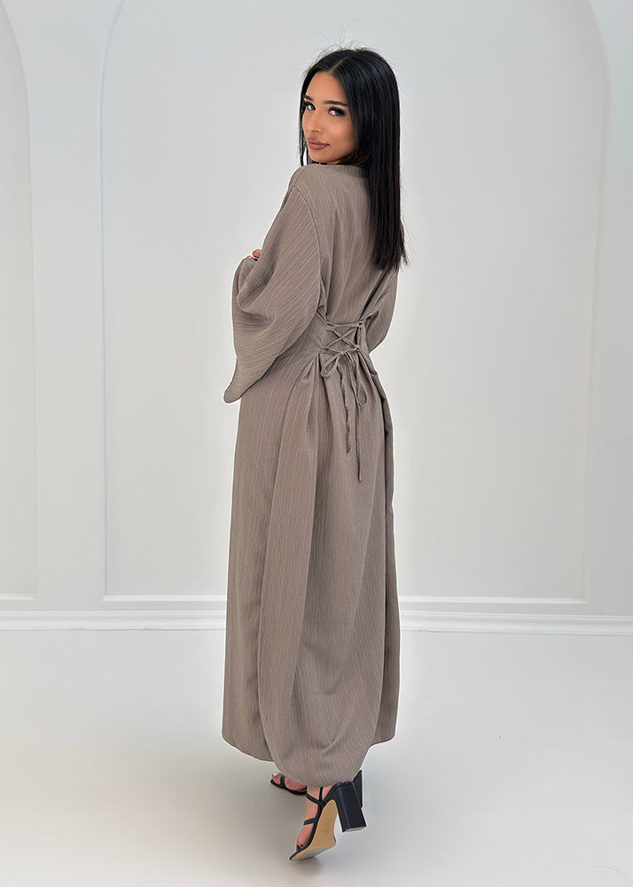 Maxikleid mit Taillenbindung