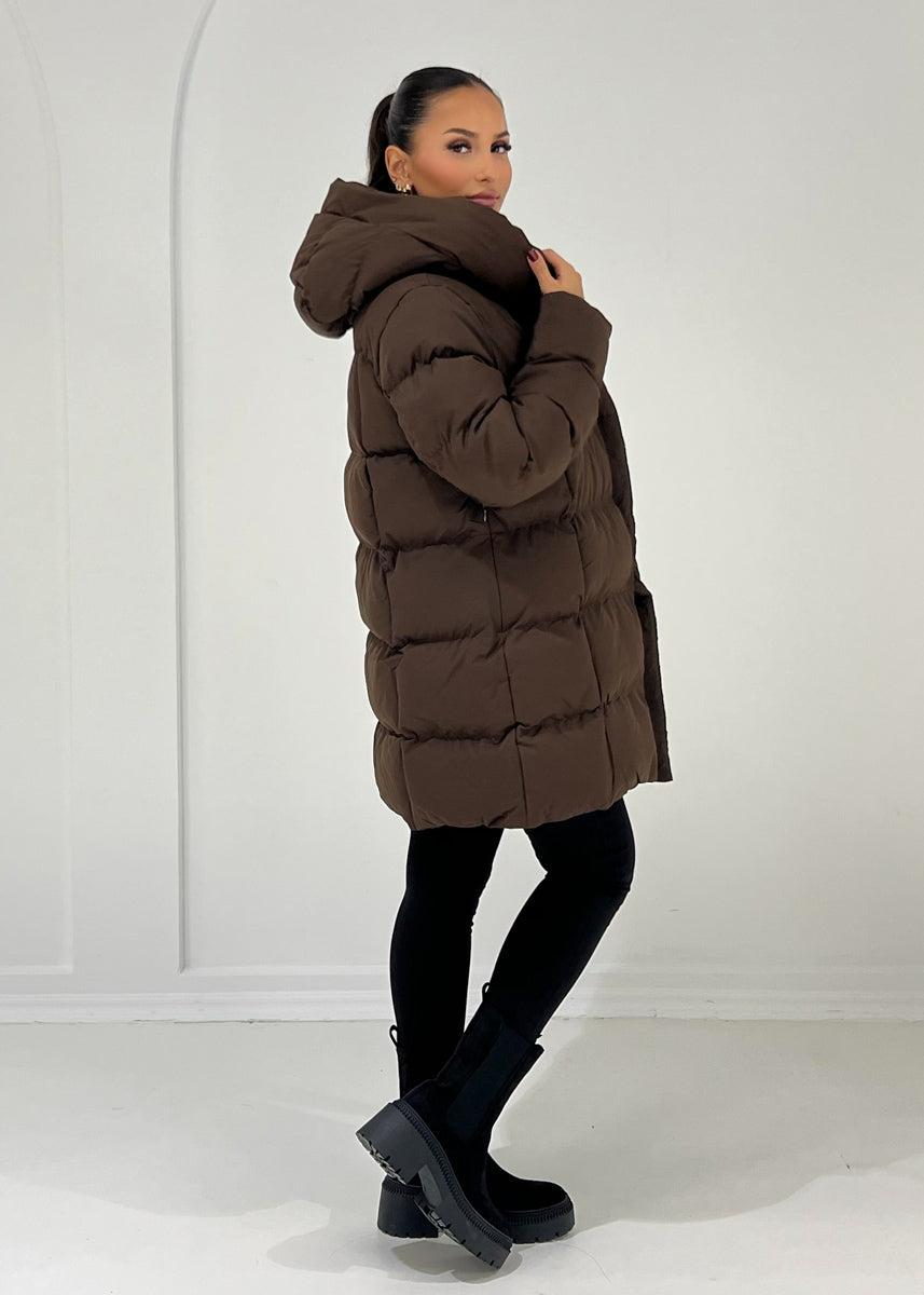 Mittellange Steppjacke mit Bindegürtel