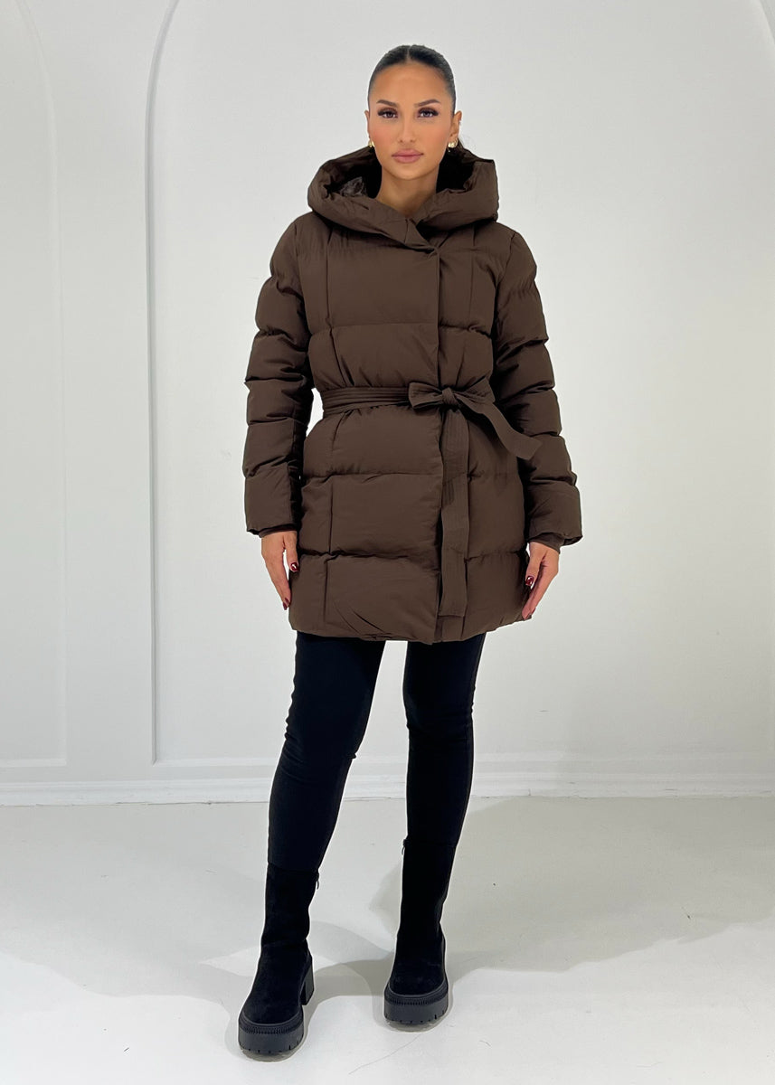 Mittellange Steppjacke mit Bindegürtel