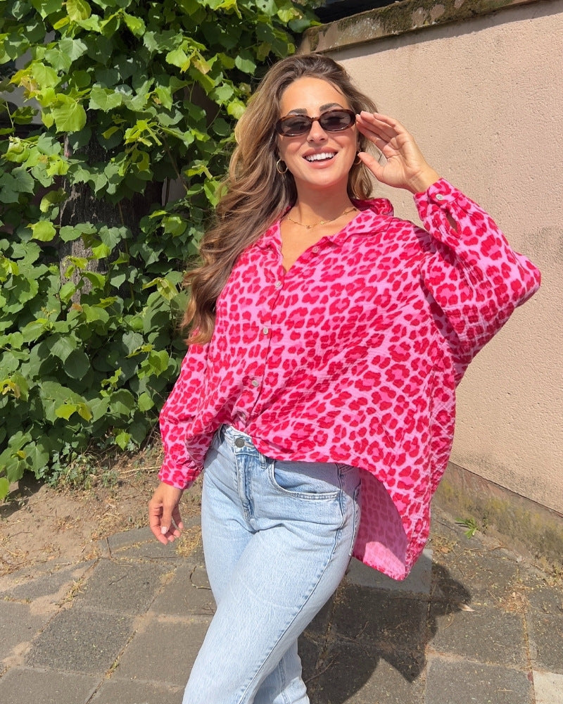 Oversize-Musselin-Bluse mit pinkfarbenem Leo-Muster – NAHA