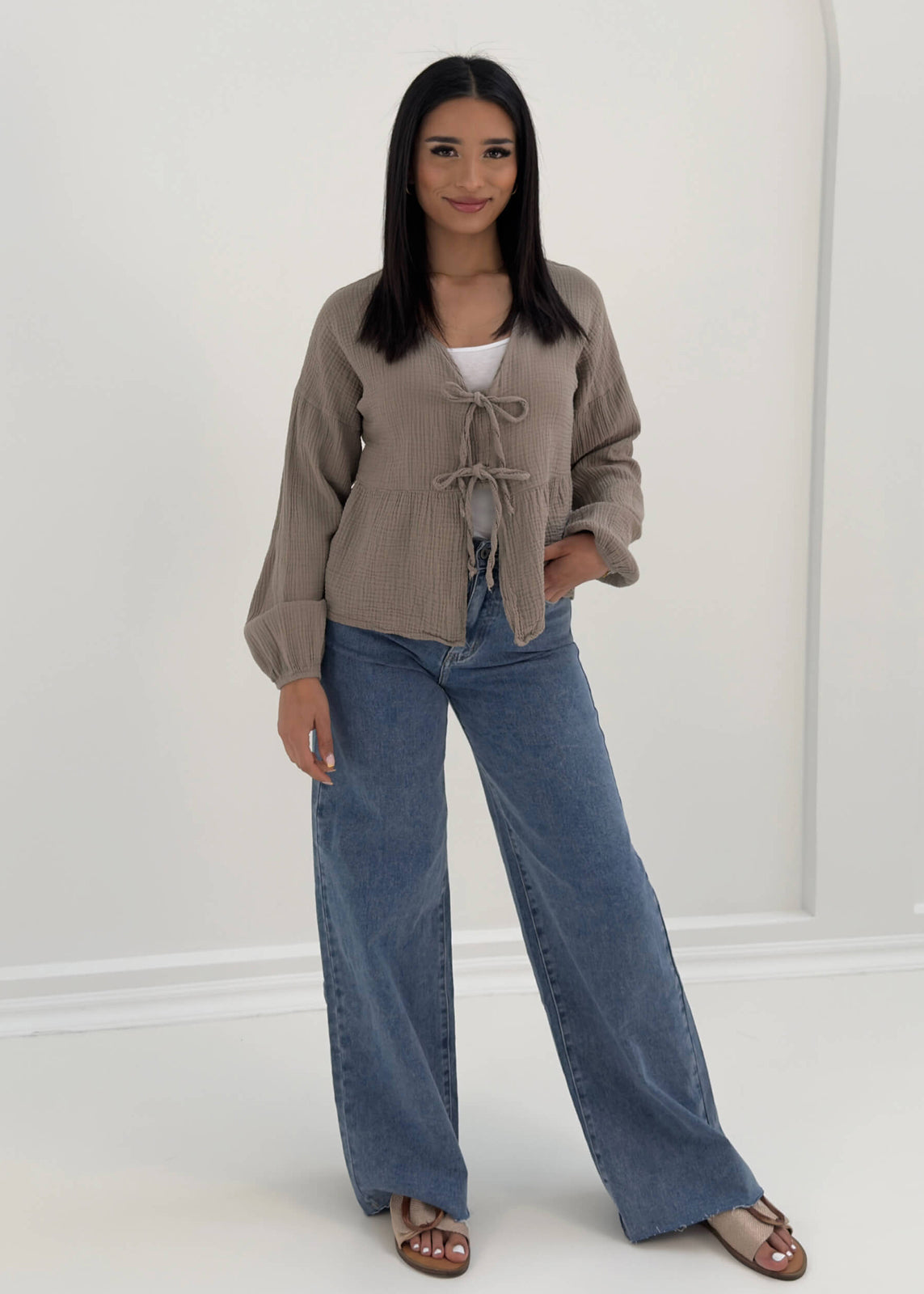 Musselin-Bluse in Taupe mit Schleifen, luftige Damenbluse für den Sommer | NAHA