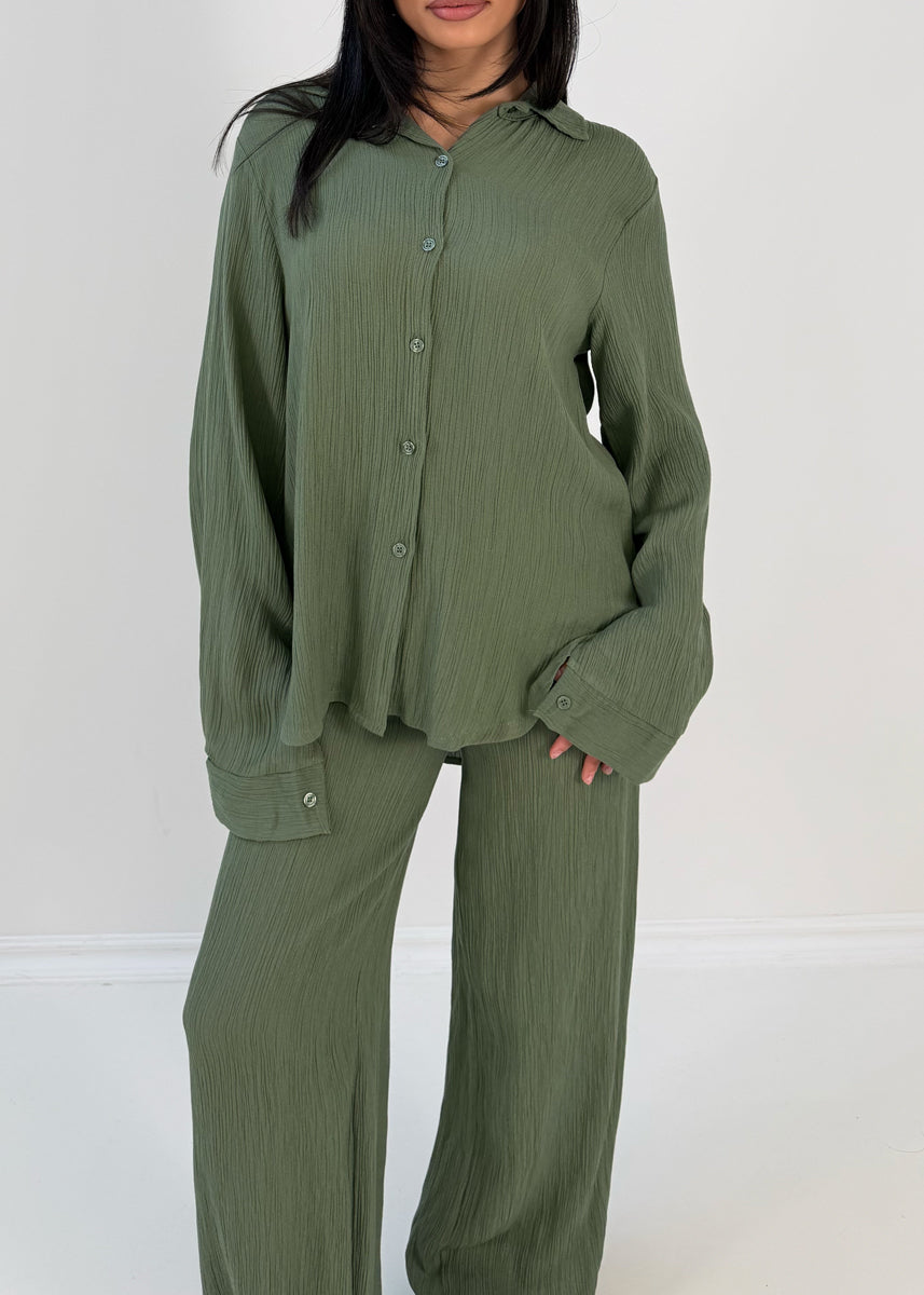 Zweiteiler Set mit Hemd und weiter Hose