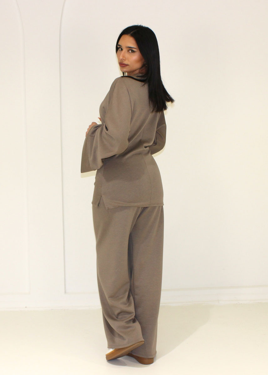 Zweiteiler mit tailliertem Oberteil