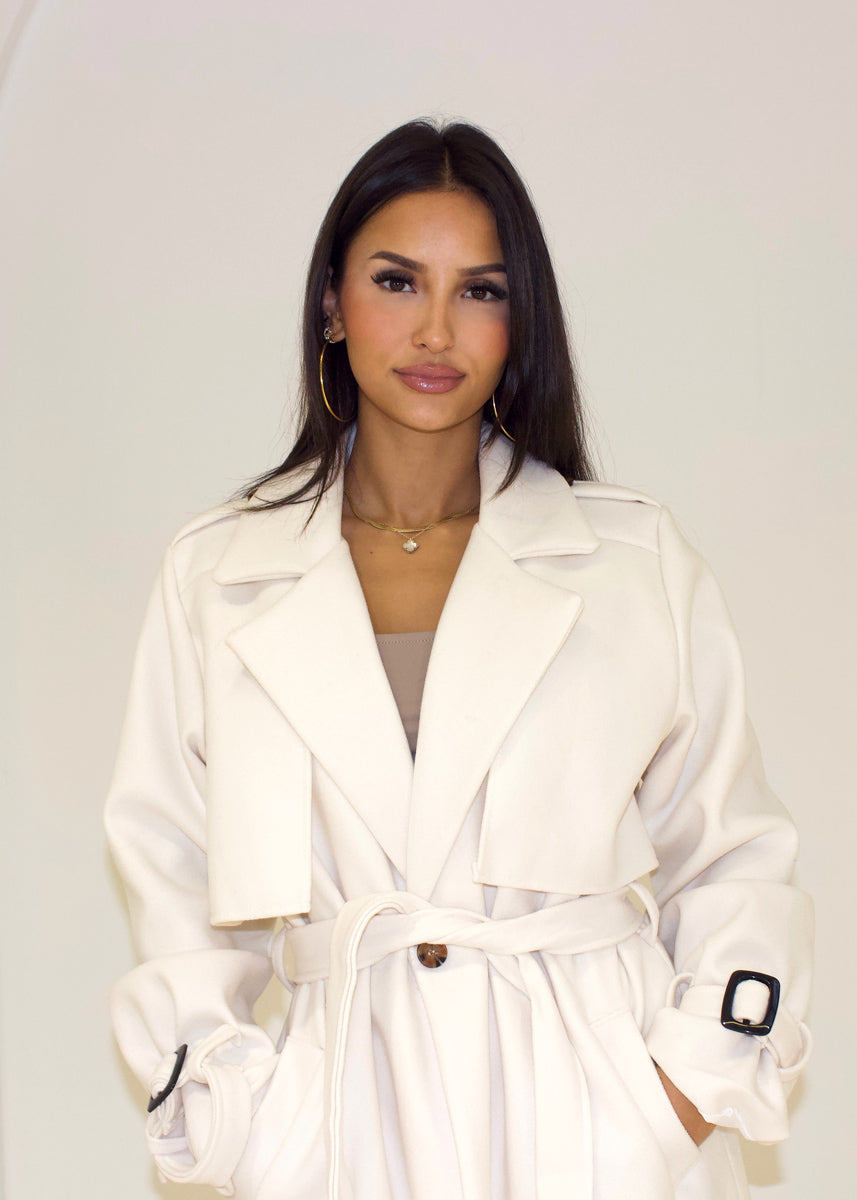 Langer Trenchcoat mit Bindegürtel