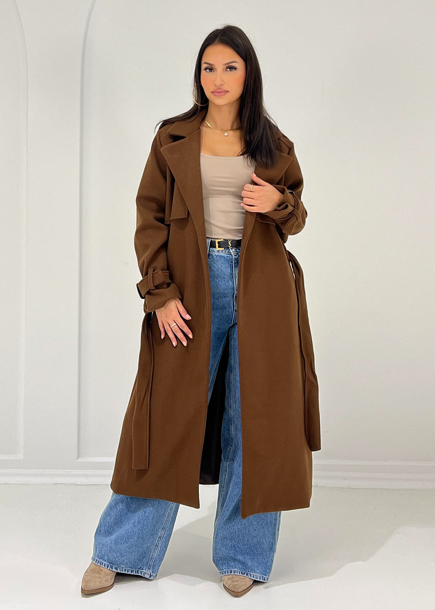Langer Trenchcoat mit Bindegürtel