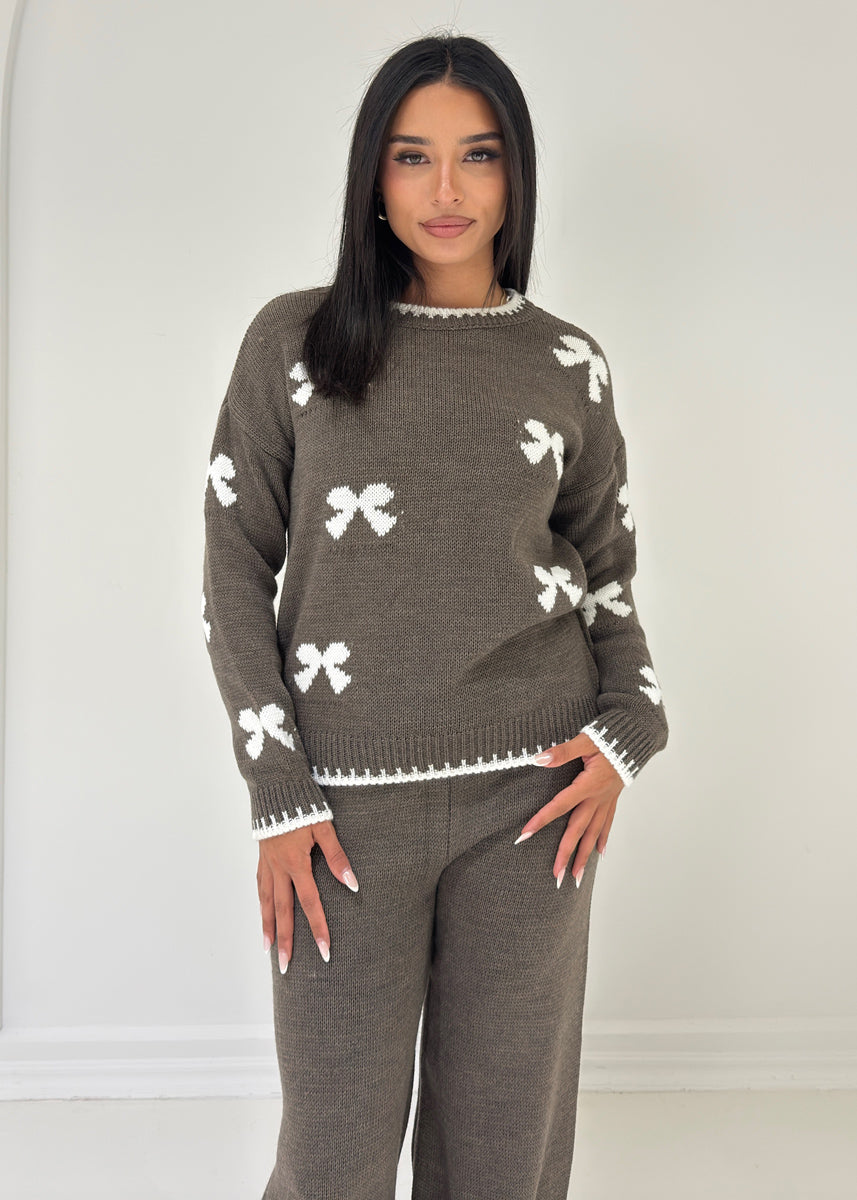 Strick Zweiteiler mit Schleifenmuster