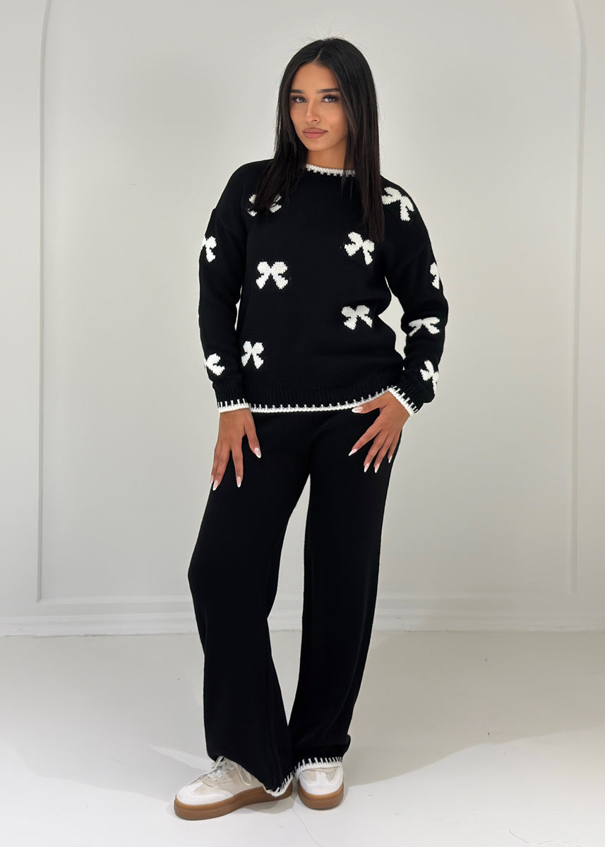 Strick Zweiteiler mit Schleifenmuster