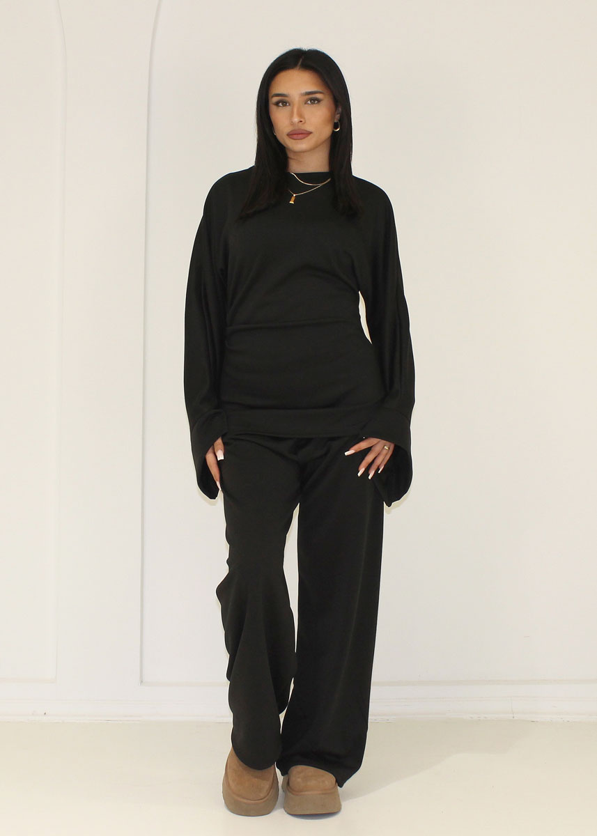 Zweiteiler mit tailliertem Oberteil