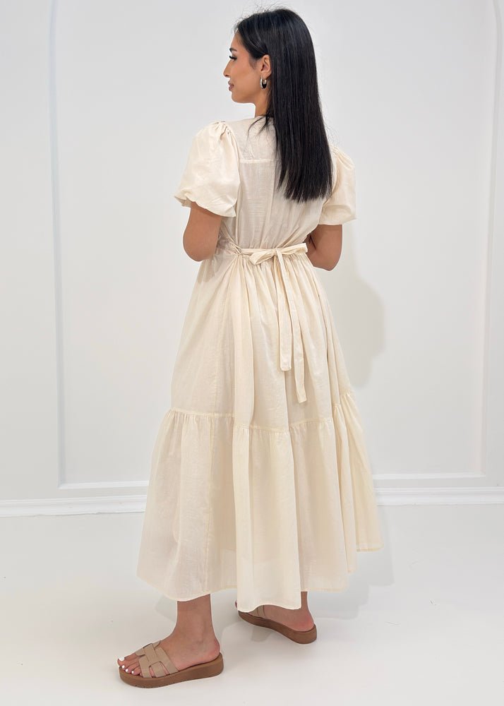 Besticktes Sommerkleid mit Puffärmeln - NAHA