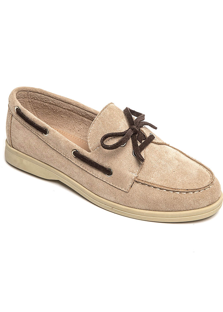 Beige Bootsschuhe in Wildlederoptik mit braunen Schnürsenkeln