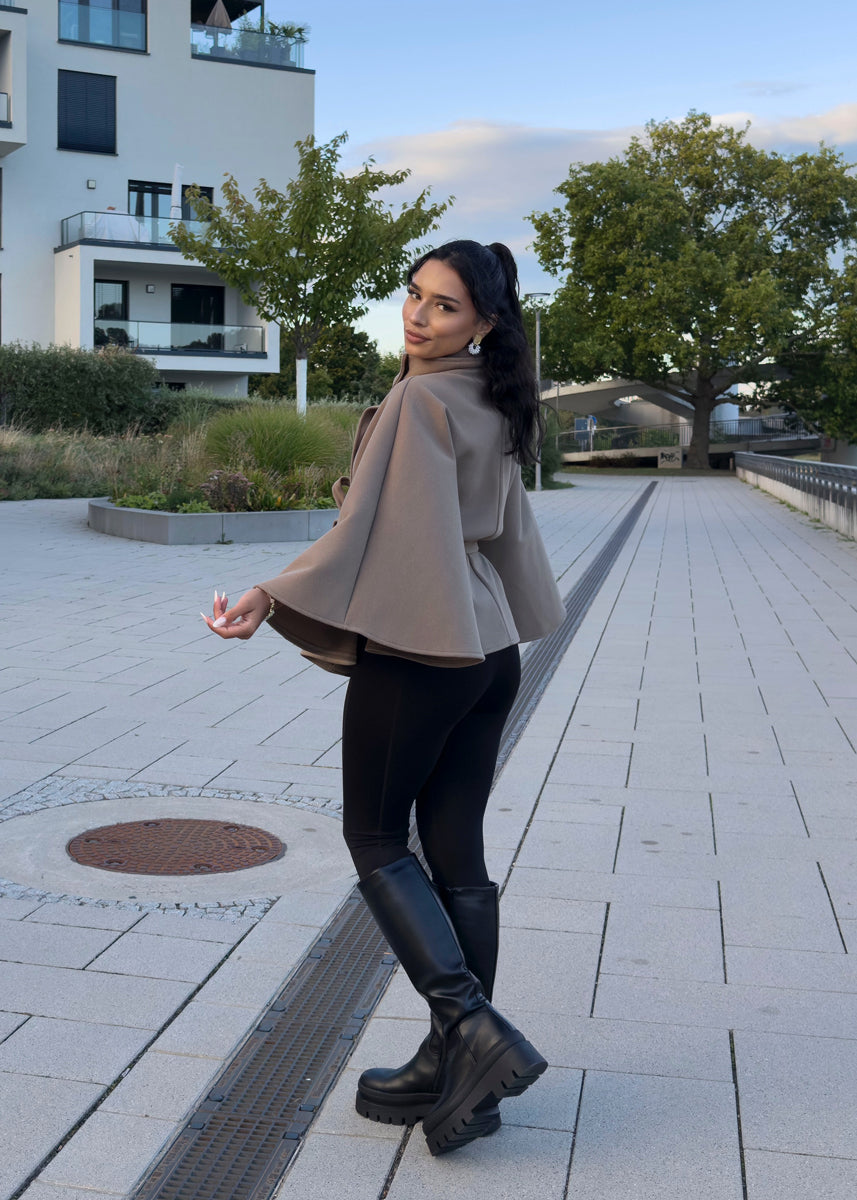 Cape Mantel mit Bindegürtel