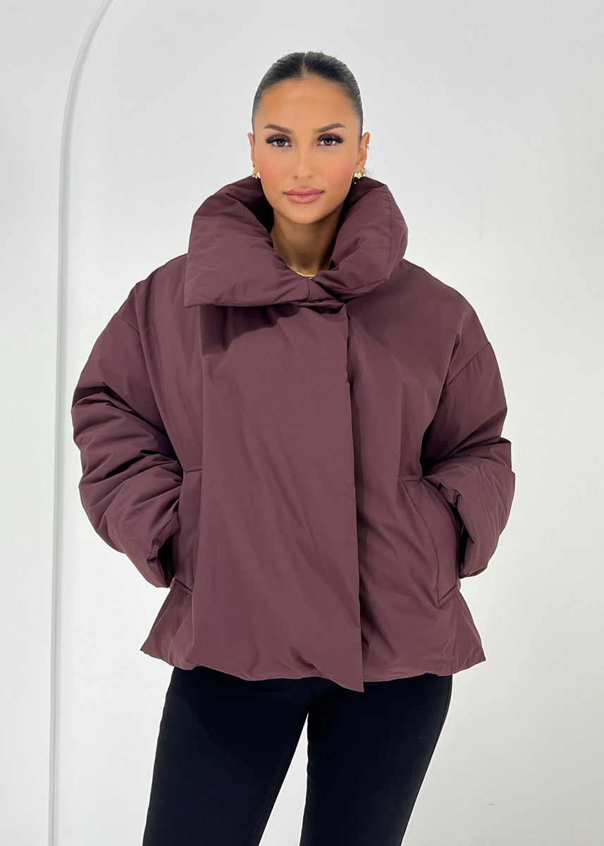 Kurze Jacke mit hohem Kragen