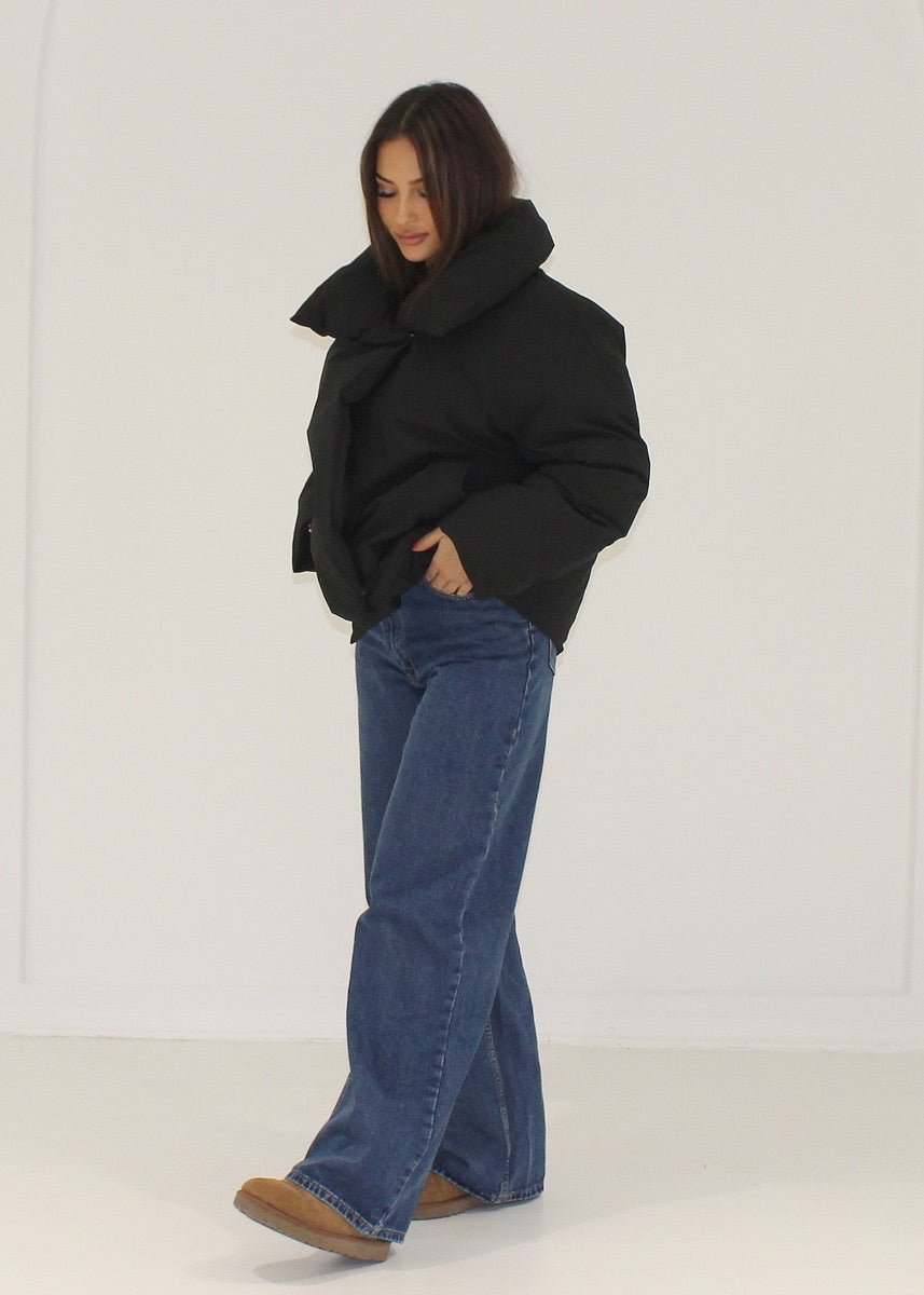Kurze Jacke mit hohem Kragen - NAHA