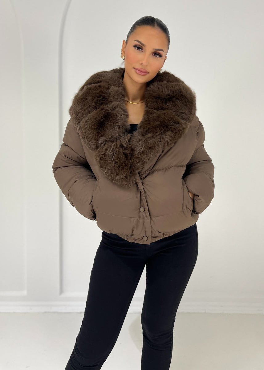 Kurze Steppjacke mit Kunstfellkragen - NAHA