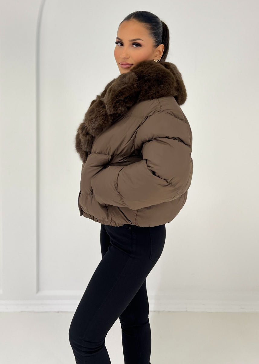 Kurze Steppjacke mit Kunstfellkragen - NAHA