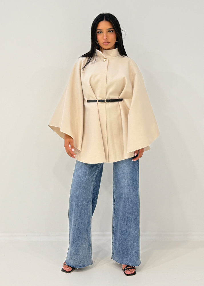 Kurzer Mantel mit Gürtel