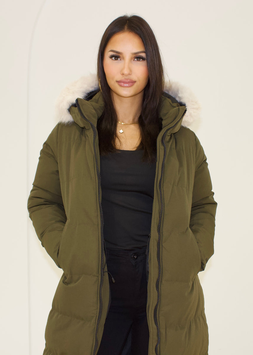 Langer Winterparka mit Fellkapuze