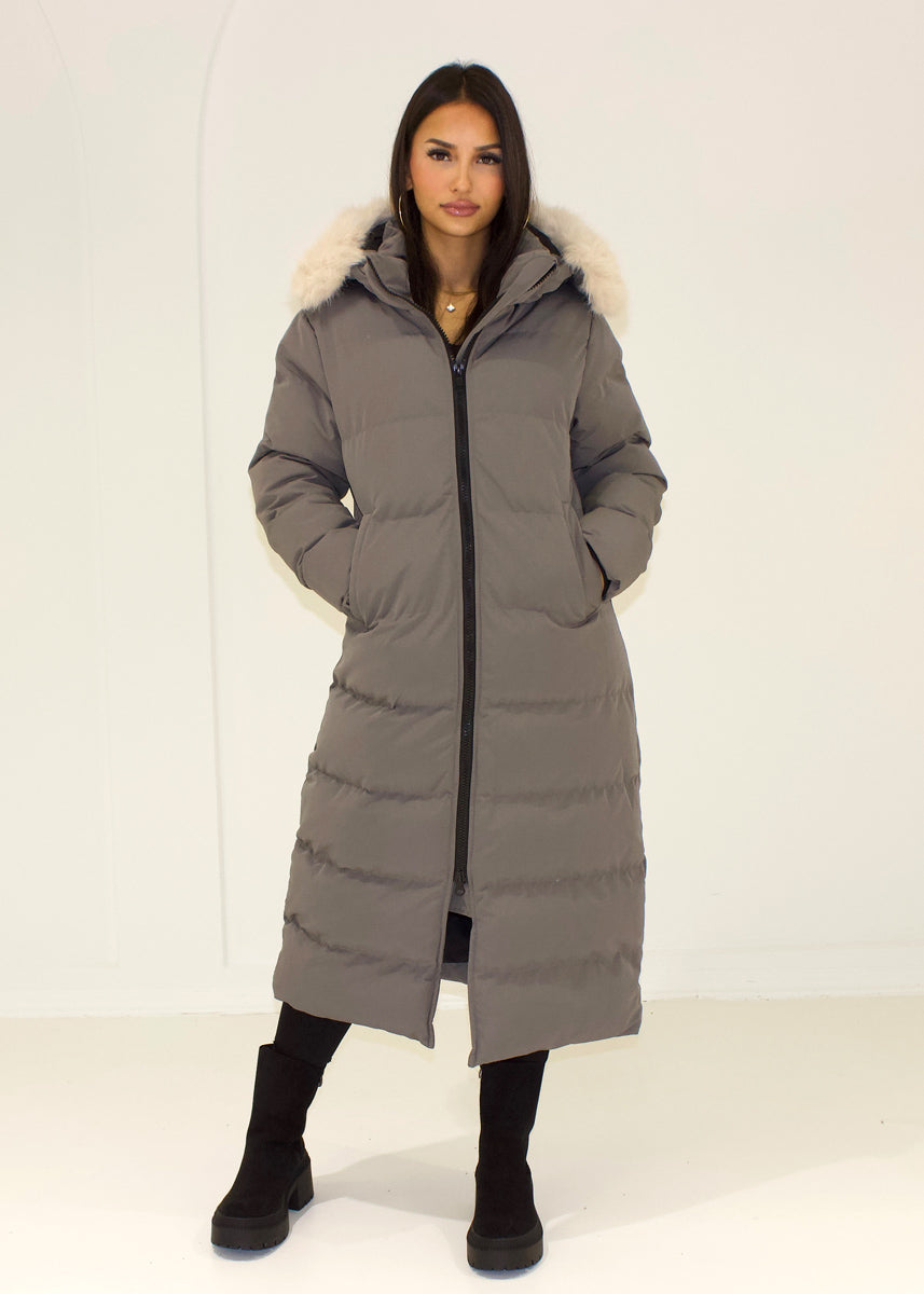 Langer Winterparka mit Fellkapuze