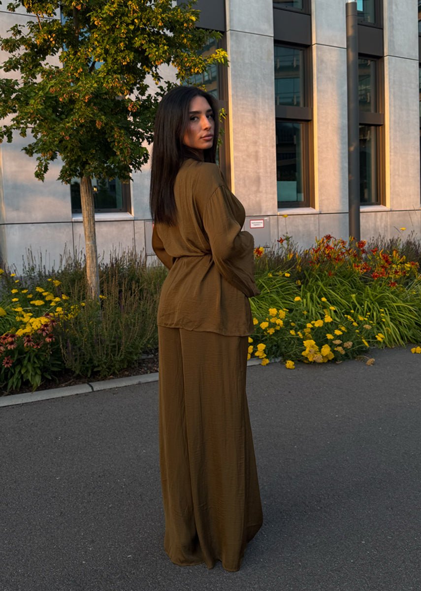 Luftiges Satin-Set in Braun - NAHA