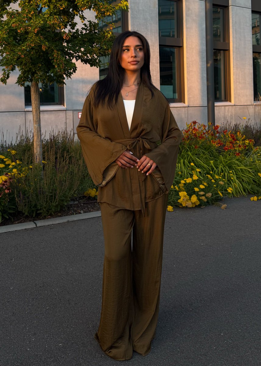 Luftiges Satin-Set in Braun - NAHA