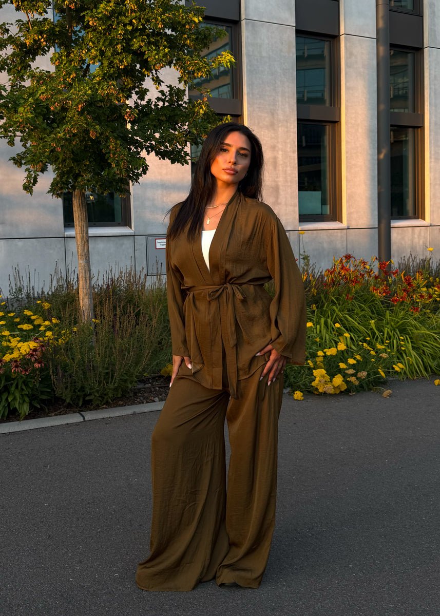 Luftiges Satin-Set in Braun - NAHA