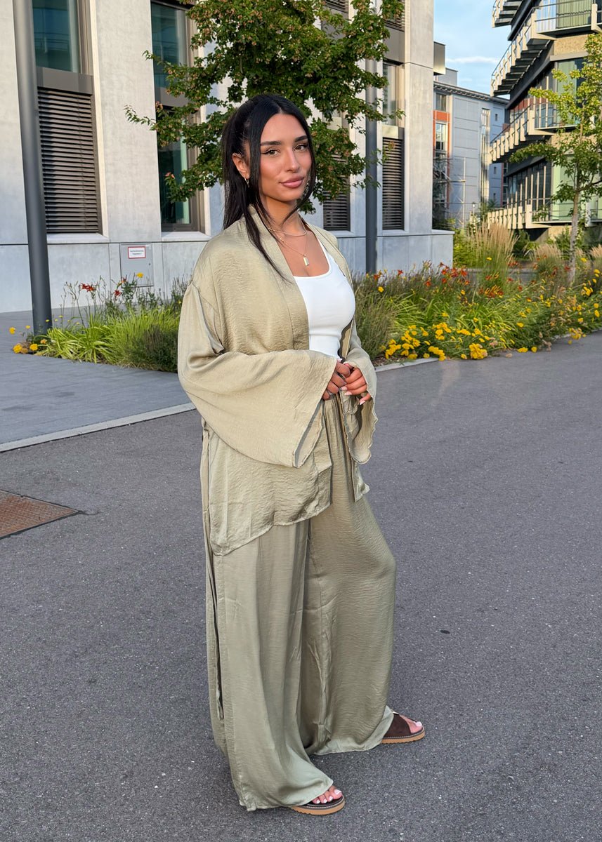 Luftiges Satin-Set in Salbeigrün - NAHA