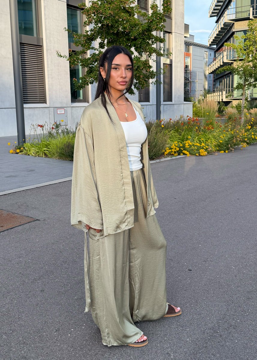 Luftiges Satin-Set in Salbeigrün - NAHA