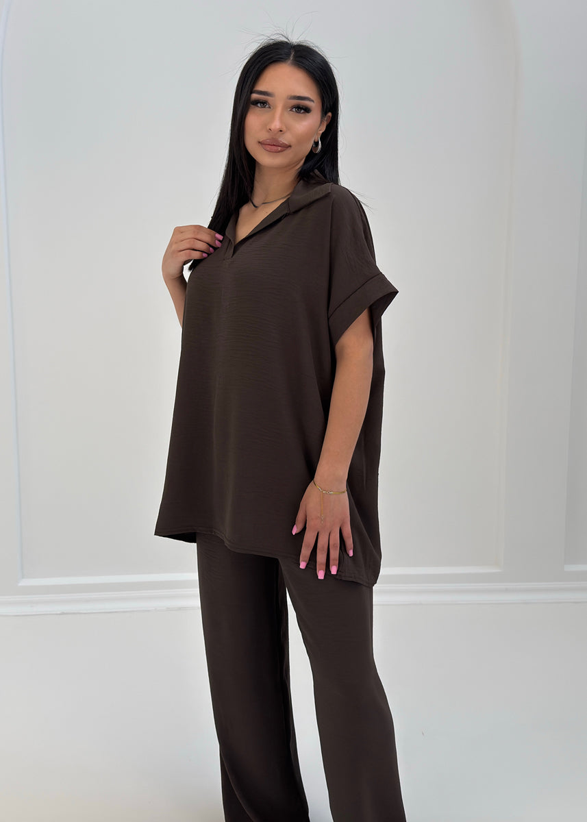 Damen Zweiteiler mit Hemdkragen und weiter Hose – stilvolles Sommeroutfit von NAHA für Alltag und Freizeit