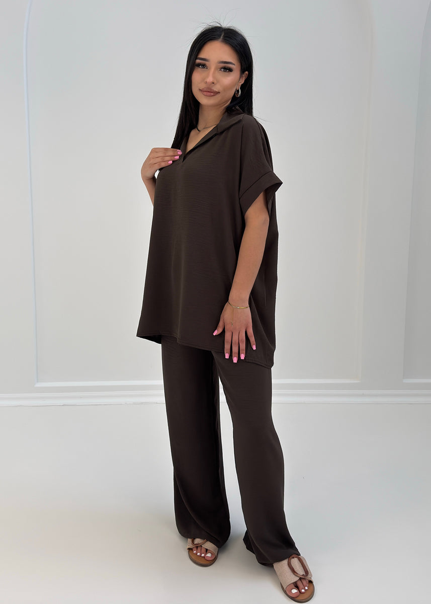 Damen Zweiteiler mit Hemdkragen und weiter Hose – stilvolles Sommeroutfit von NAHA für Alltag und Freizeit