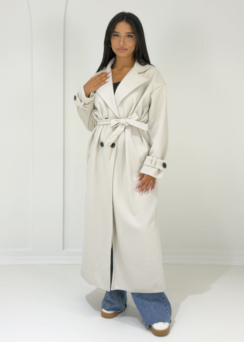 Langer Mantel mit Knöpfen