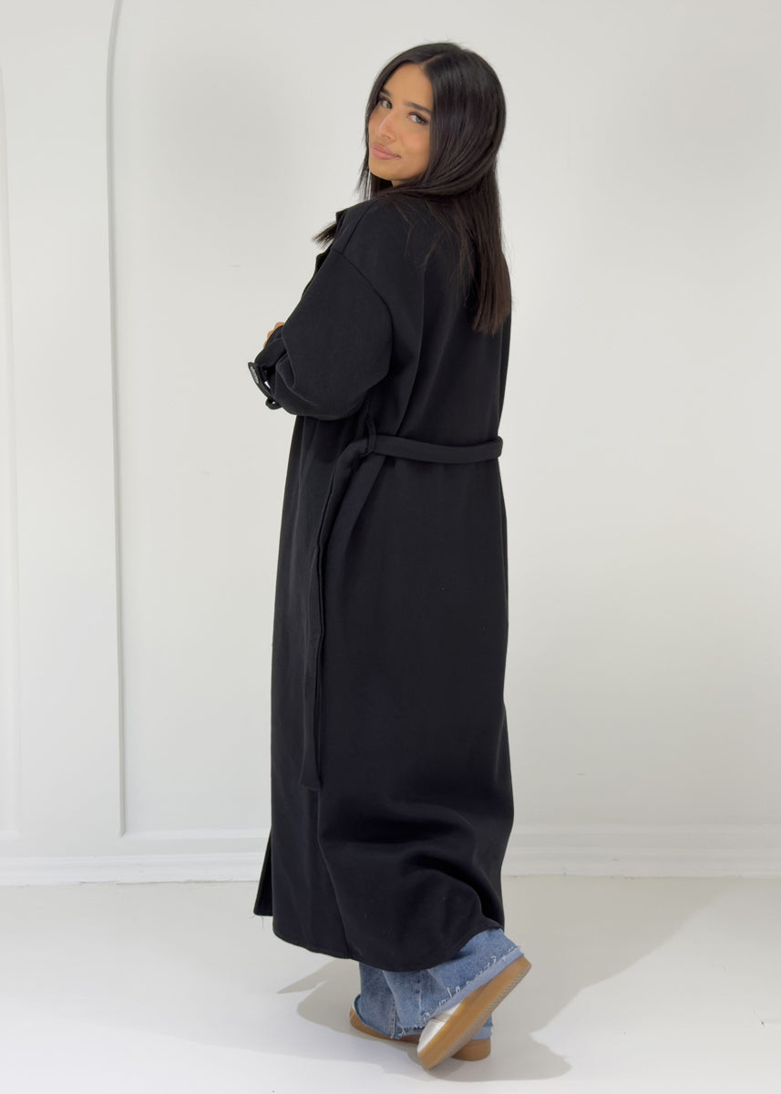 Langer Mantel mit Knöpfen