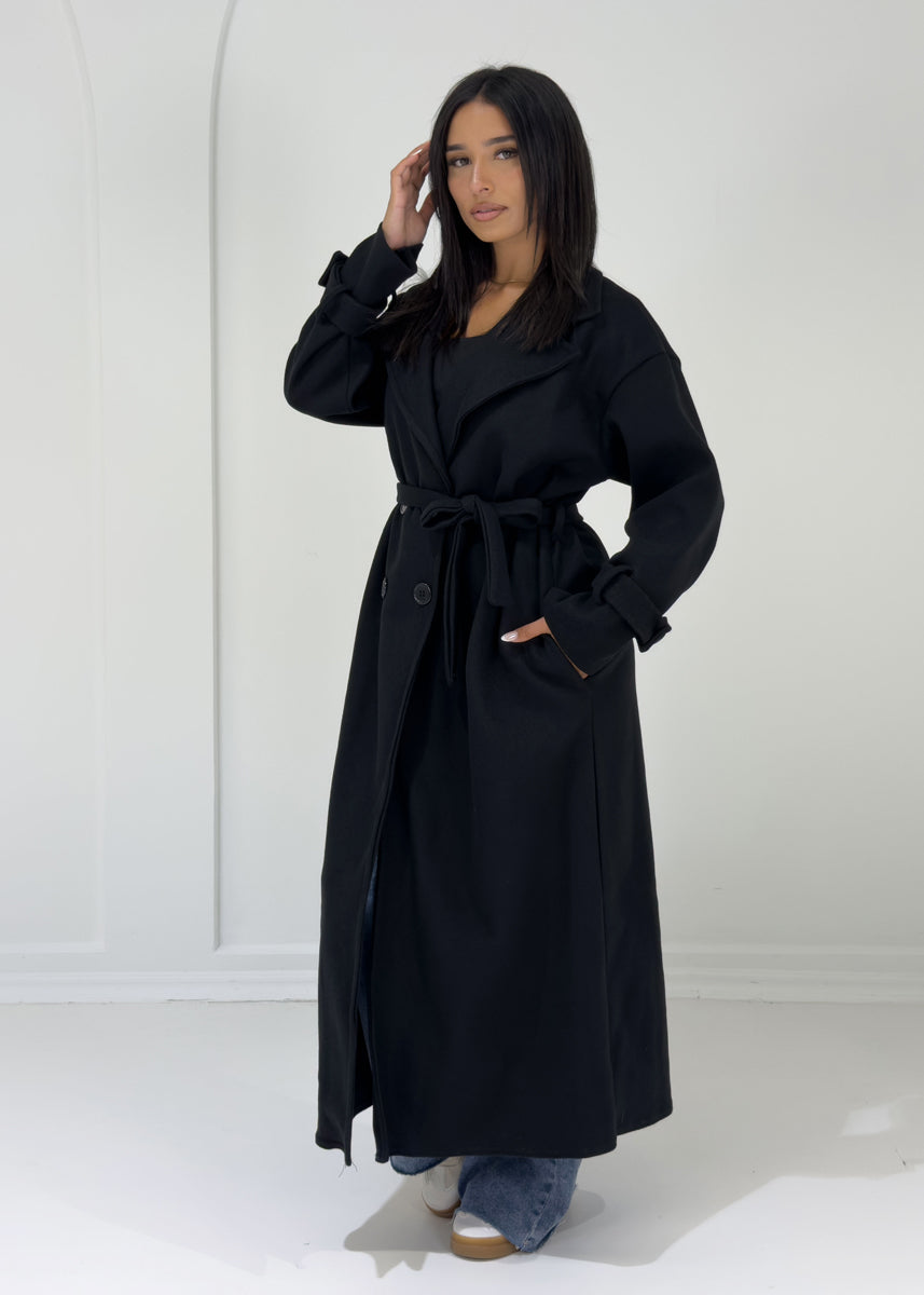 Langer Mantel mit Knöpfen