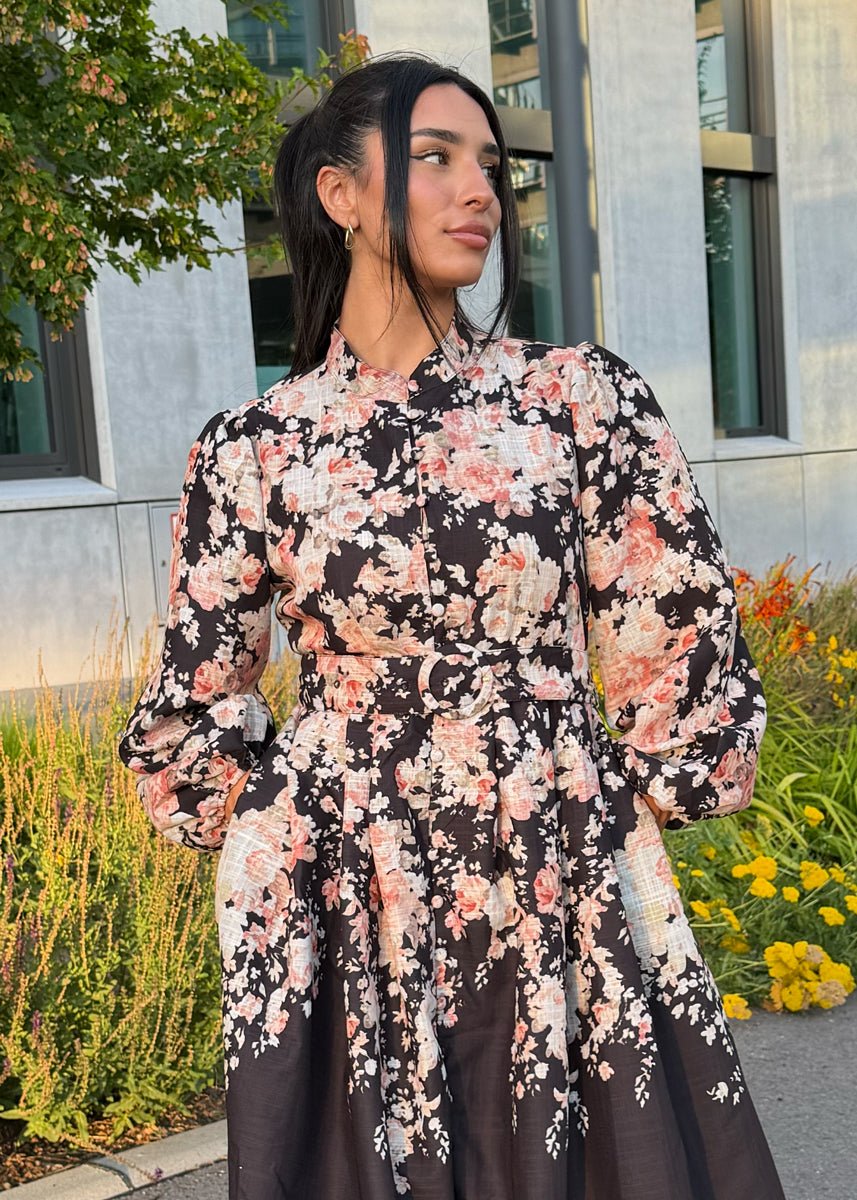 Maxikleid mit floralem Muster in Schwarz - NAHA