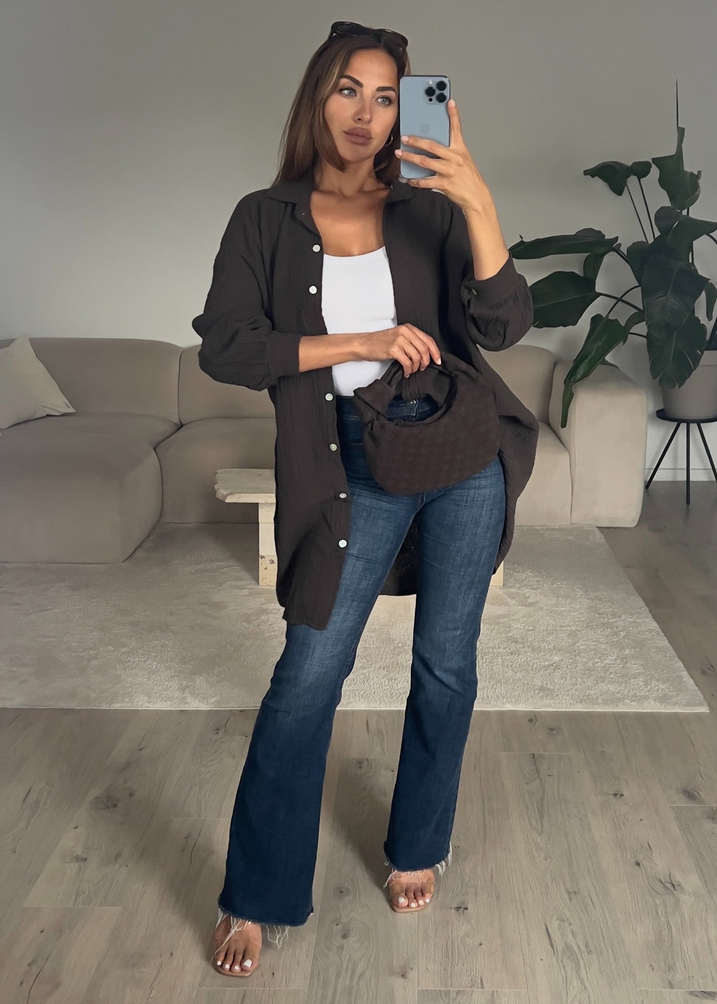 Lange Musselin-Bluse in Braun aus Baumwolle – Oversize-Stil von NAHA.