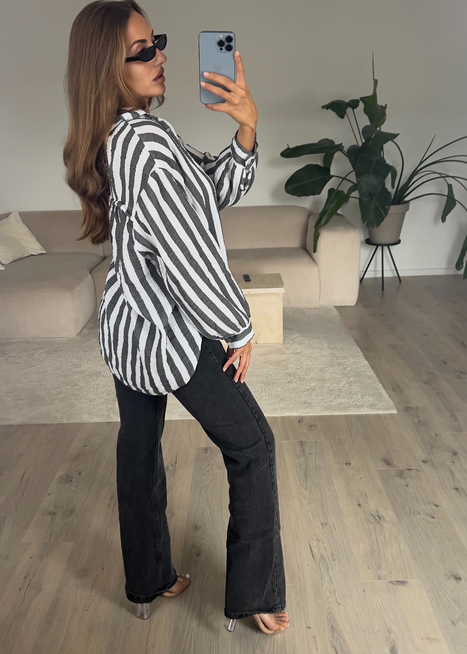 Schwarz-weiß gestreifte Baumwollbluse – Oversize-Stil von NAHA.