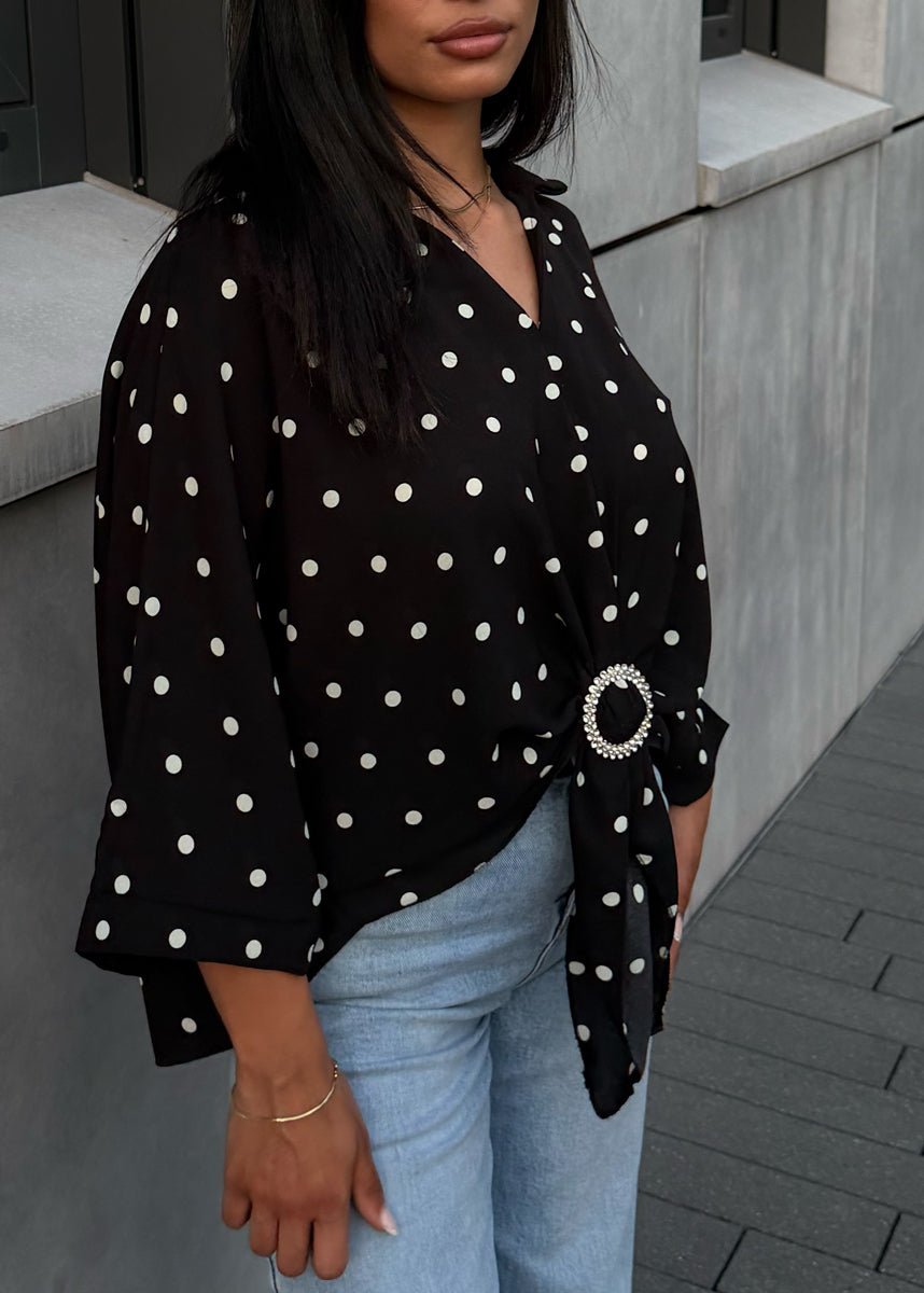 Oversize-Bluse mit Polka Dots & Schmuckring Schwarz - NAHA