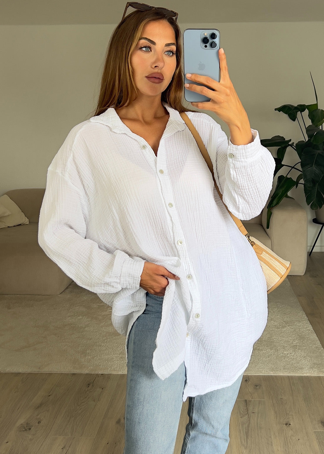 Weiße Musselin-Bluse aus Baumwolle – Oversize-Stil von NAHA.