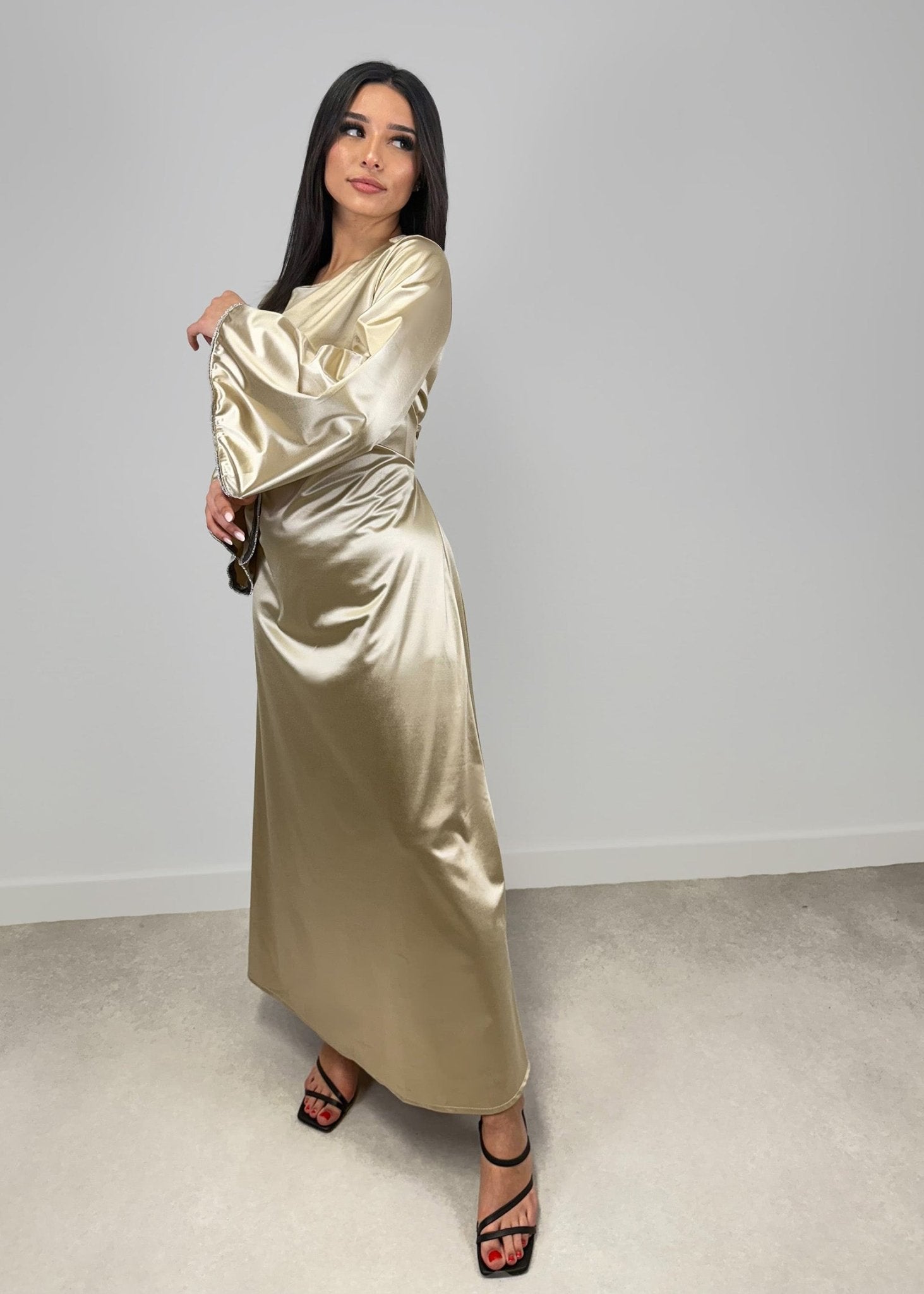Satinkleid mit Strass-Ärmeln - NAHA